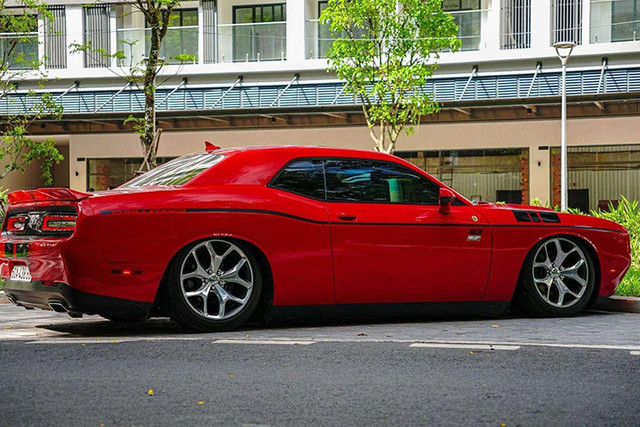 Hàng hiếm Dodge Challenger SXT rao bán hơn 2 tỷ - Hình 2 Hang hiem Dodge Challenger SXT rao ban hon 2 ty-Hinh-2
