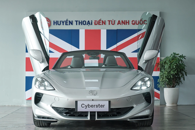 MG Cyberster điện Trung Quốc giá 3,2 tỷ đã về tay đại gia Sài Thành - Hình 5 MG Cyberster dien Trung Quoc gia 3,2 ty da ve tay dai gia Sai Thanh-Hinh-5