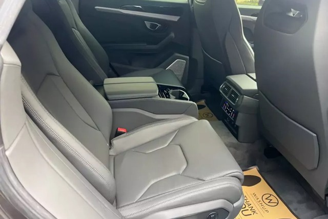 Siêu xe Lamborghini Urus chạy 1.345km giá hơn 10 tỷ - Hình 5 Sieu xe Lamborghini Urus chay 1.345km gia hon 10 ty-Hinh-5
