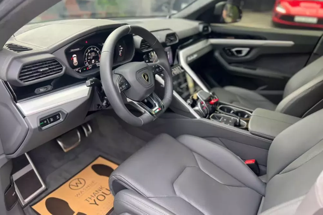 Siêu xe Lamborghini Urus chạy 1.345km giá hơn 10 tỷ - Hình 3 Sieu xe Lamborghini Urus chay 1.345km gia hon 10 ty-Hinh-3