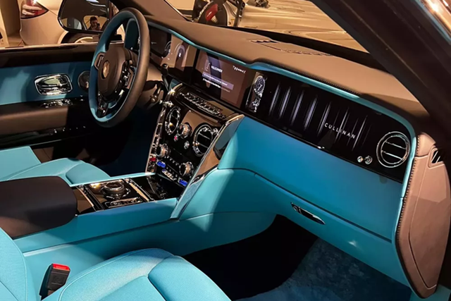 Siêu xe Rolls-Royce Cullinan Series II sắp được nhập về - Hình 3 Sieu xe Rolls-Royce Cullinan Series II sap duoc nhap ve-Hinh-3