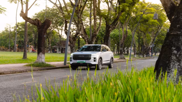 Jaecoo J7 PHEV lan banh 1.500km do day xang, sac day pin-Hinh-4