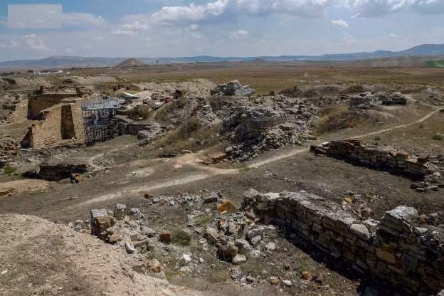 Huyen thoai vi vua Hy Lap bien moi thu thanh vang-Hinh-9