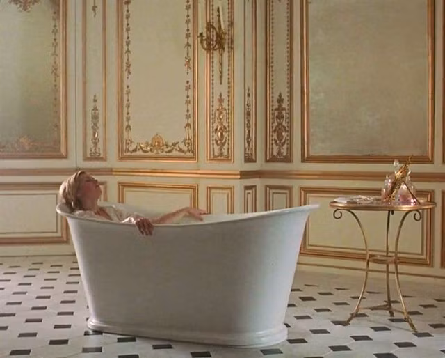 He lo bi mat cuoc song hoang gia phuong Tay thoi Trung co-Hinh-8