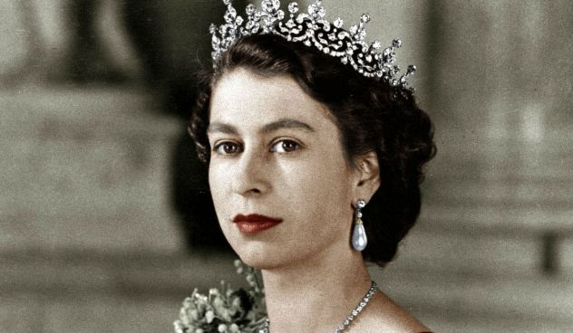 Vương miện của Nữ hoàng Elizabeth II sẽ do ai kế thừa? - Hình 12 Vuong mien cua Nu hoang Elizabeth II se do ai ke thua?-Hinh-12