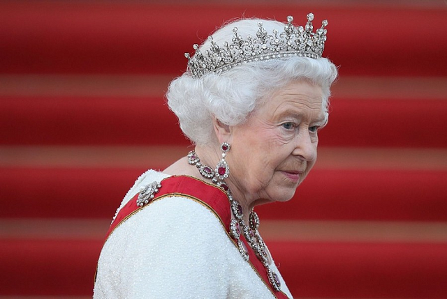 Vương miện của Nữ hoàng Elizabeth II sẽ do ai kế thừa? - Hình 5 Vuong mien cua Nu hoang Elizabeth II se do ai ke thua?-Hinh-5