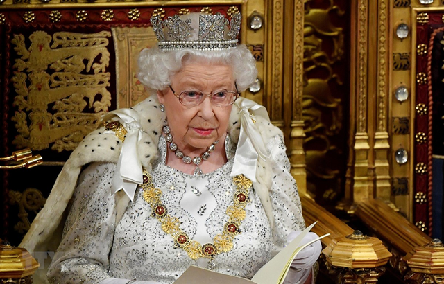 Vương miện của Nữ hoàng Elizabeth II sẽ do ai kế thừa? - Hình 3 Vuong mien cua Nu hoang Elizabeth II se do ai ke thua?-Hinh-3