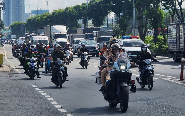 Các Đội CSGT thuộc PC08, Công an TP HCM tuần tra lưu động, tránh tình trạng “ma men” đối phó.