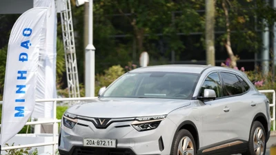 Vì sao nói tới xe gầm cao dưới 1 tỷ đồng là phải nghĩ ngay tới VinFast VF 8? 