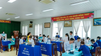 Long Châu đồng hành dự phòng sức khỏe cho đội ngũ y tế Bệnh viện Y học cổ truyền Đồng Tháp