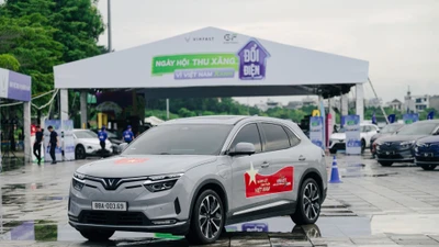 Cơ hội cuối thử vận may trúng xe máy điện khi mua VinFast VF 8