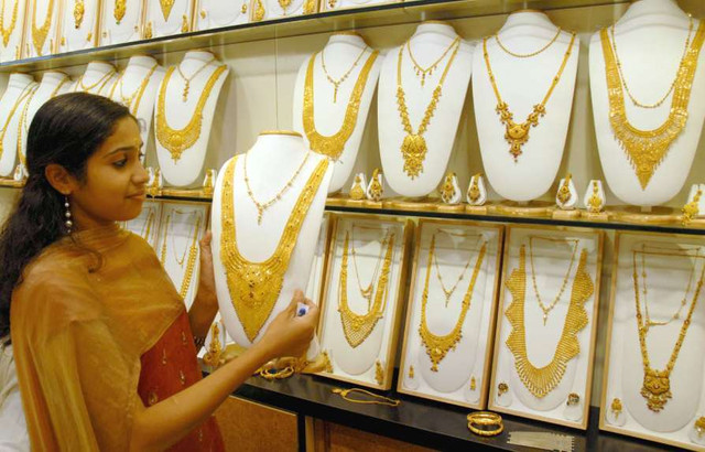 Giá vàng hôm nay: Giá vàng trong nước và thế giới đồng loạt giảm mạnh Gia vang hom nay: Gia vang trong nuoc va the gioi dong loat giam manh