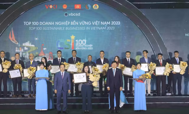 SeABank duoc vinh danh trong Top 100 Doanh nghiep ben vung Viet Nam
