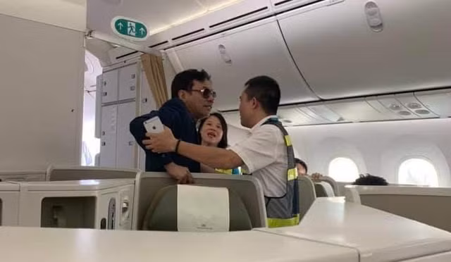 Danh tinh nhung hanh khach Viet tung uy hiep an toan bay-Hinh-2