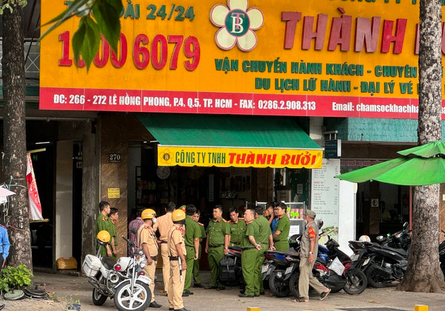 Hình ảnh công an đồng loạt kiểm tra các cơ sở Công ty Thành Bưởi - Hình 2 Hinh anh cong an dong loat kiem tra cac co so Cong ty Thanh Buoi-Hinh-2