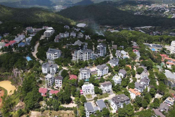 Chủ khu du lịch xin nộp phạt để giữ lại nhiều công trình vi phạm ở Đà Lạt Chu khu du lich xin nop phat de giu lai nhieu cong trinh vi pham o Da Lat