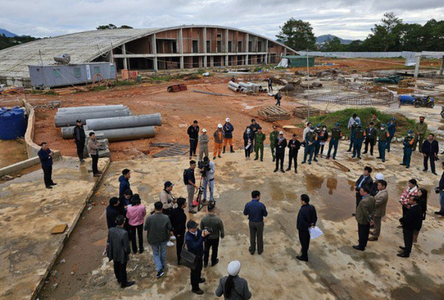 Tin mới nhất vụ xây dựng sai phép ở Đồi Cù của Công ty Hoàng Gia ĐL - Hình 2 Tin moi nhat vu xay dung sai phep o Doi Cu cua Cong ty Hoang Gia DL-Hinh-2