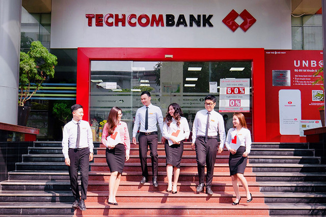 Pho Tong giam doc Techcombank ban 600.000 co phieu TCB