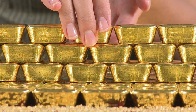 Giá vàng hôm nay: Giảm mạnh do lo ngại biến thể mới của COVID-19 Gia vang hom nay: Giam manh do lo ngai bien the moi cua COVID-19