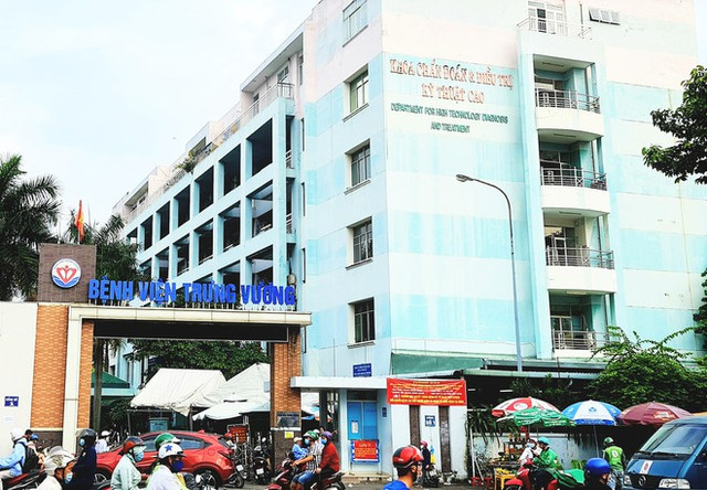 Bác sĩ bệnh viện Trưng Vương phẫu thuật 'chui' thu lợi tiền tỉ Bac si benh vien Trung Vuong phau thuat 'chui' thu loi tien ti