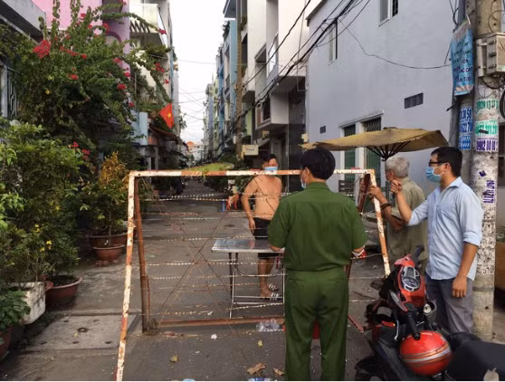 COVID-19: Quan 6, Binh Tan, Tan Binh co the de xuat gian cach xa hoi neu can-Hinh-2