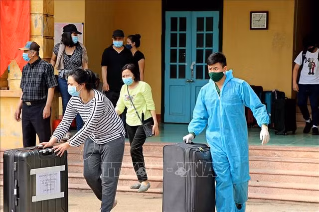 COVID-19 hom nay 30/4: Them 4 ca mac moi, tinh hinh tiep tuc dien bien phuc tap dip le 30/4