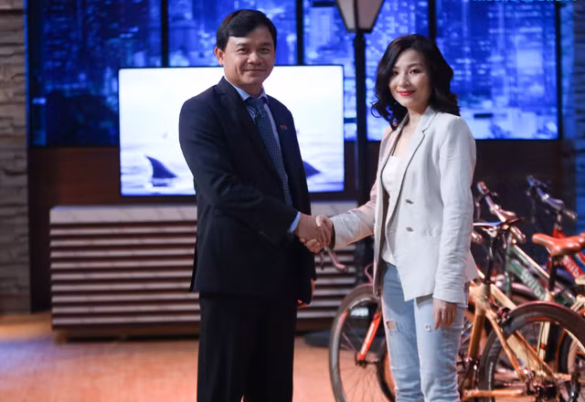 Shark Phu vi sao bi du luan phan ung sau khi dau tu cho CEO xinh dep?