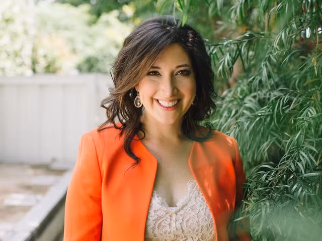 Chan dung chi gai tai nang cua nha sang lap Facebook-Hinh-6