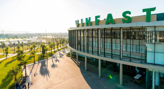 Tỷ phú Phạm Nhật Vượng hiến tặng 1 tỷ USD cho VinFast từ nguồn tài sản cá nhân Ty phu Pham Nhat Vuong hien tang 1 ty USD cho VinFast tu nguon tai san ca nhan