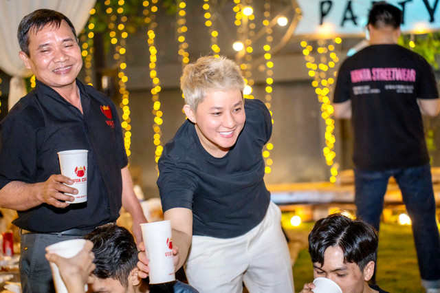 CEO Vua Cua Đoàn Thị Anh Thư: Đừng quan trọng người khác chê bạn nghèo CEO Vua Cua Doan Thi Anh Thu: Dung quan trong nguoi khac che ban ngheo