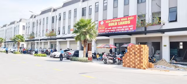 Khach hang cang bang ron bao vay Cong ty Bat dong san Tran Anh-Hinh-3