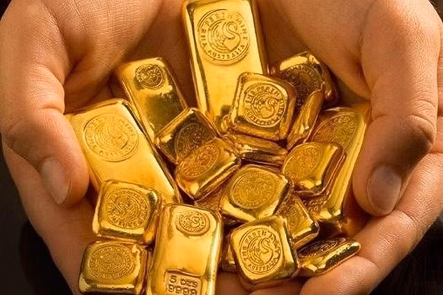 Gia vang hom nay: Gia vang trong nuoc tang nhe, the gioi tiep da giam