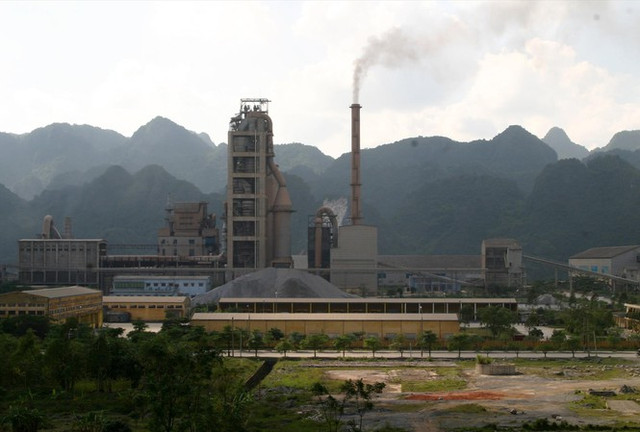 Xem xét đình chỉ cơ sở gây ô nhiễm không khí Xem xet dinh chi co so gay o nhiem khong khi