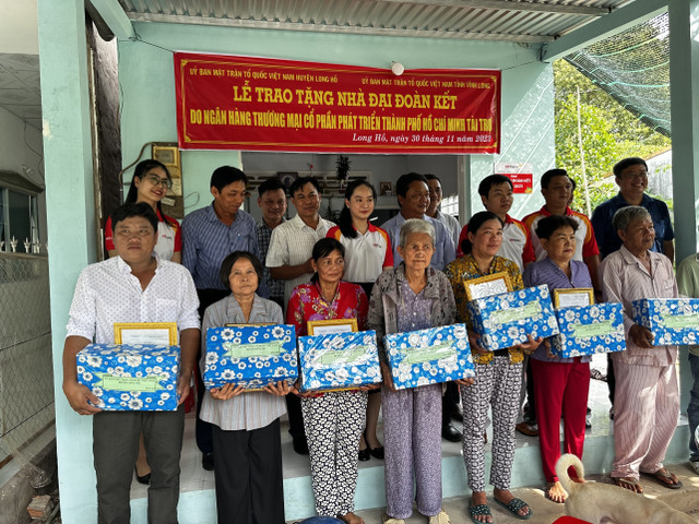 HDBank tiếp tục nối những nhịp cầu yêu thương tại miền sông nước Cửu Long - Hình 2 HDBank tiep tuc noi nhung nhip cau yeu thuong tai mien song nuoc Cuu Long-Hinh-2
