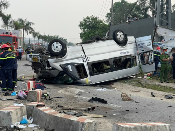 Hiện trường vụ tai nạn thảm khốc khiến 8 người tử vong ở Quảng Nam Hien truong vu tai nan tham khoc khien 8 nguoi tu vong o Quang Nam