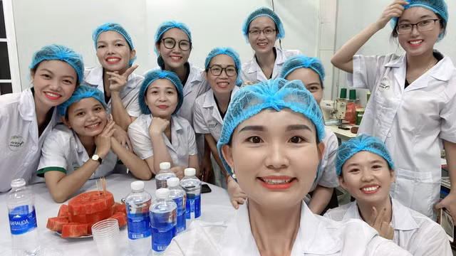 Tu giup viec thanh giam doc: Co gai xu Quang phan dau nhu the nao?-Hinh-7