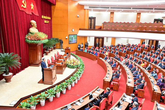 Thông cáo báo chí ngày làm việc thứ ba và bế mạc Hội nghị Trung ương 2 