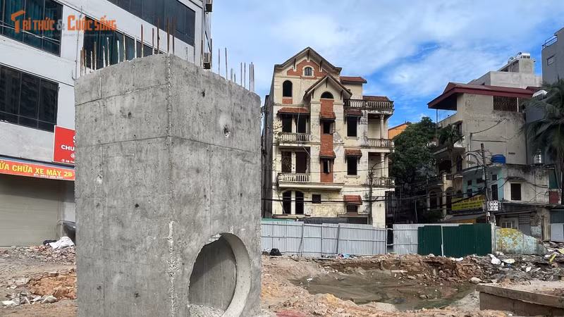 Cận cảnh công trường mở đường nối phố Thành Thái với ngõ 381 Nguyễn Khang