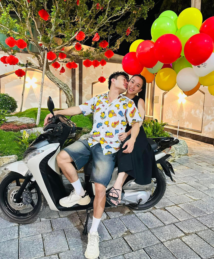 Qua những hình ảnh nam diễn viên chia sẻ, có thể thấy căn nhà rất khang trang, rộng rãi và mang phong cách hiện đại. Ảnh: FBNV