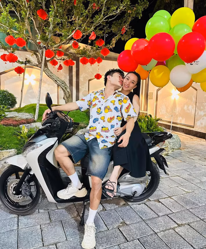 Qua những hình ảnh nam diễn viên chia sẻ, có thể thấy căn nhà rất khang trang, rộng rãi và mang phong cách hiện đại. Ảnh: FBNV