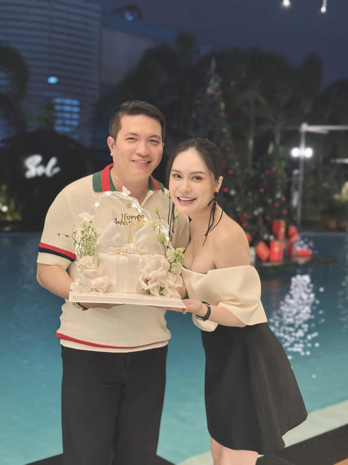 Ngay lập tức, các thông tin về cặp đôi cũng nhanh chóng được tìm kiếm. Trong đó, Nguyễn Quốc Vũ - ông xã Đoàn Di Băng, hiện là Tổng giám đốc kiêm người đại diện pháp luật của Công ty TNHH thương mại dịch vụ VB Group (gọi tắt là VB Group). Ảnh: FBNV