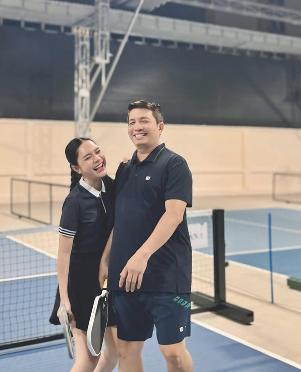 Vợ chồng Đoàn Di Băng - Nguyễn Quốc Việt đang trở thành tâm điểm chú ý sau vụ đình chỉ lưu hành, thu hồi 3 sản phẩm chỉ trong thời gian ngắn. Ảnh: FBNV