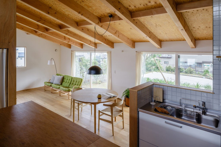 Căn nhà nhỏ nhưng khá tiện nghi. Các không gian sống chỉ được giữ ở mức vừa đủ với nhu cầu. Ảnh: Ippei Shinzawa