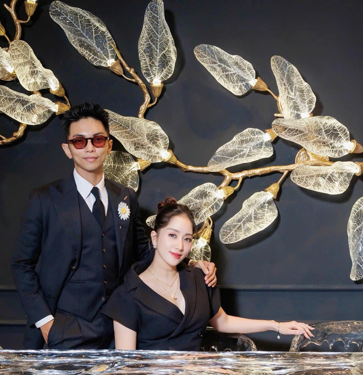 Hơn một thập kỷ bên nhau, Khánh Thi - Phan Hiển đã vượt qua nhiều sóng gió và định kiến để xây dựng một gia đình hạnh phúc. Ảnh: FB Khanh Thi Phan Hien