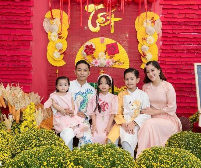 Ngày Tết, căn biệt thự được trang hoàng lộng lẫy. Ảnh: FBNV