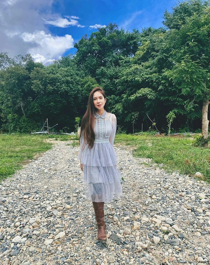 Lối đi trong nông trại được trải sỏi. Ảnh: FBNV