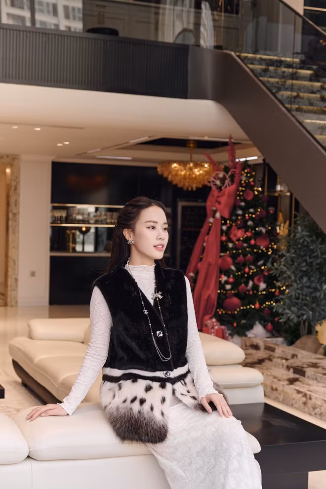 Tổ ấm của gia đình nữ MC là căn nhà 9 tầng bề thế tại Hà Nội. Ảnh: FBNV