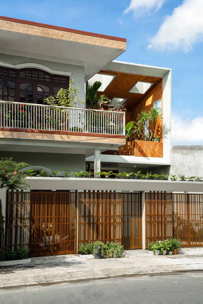 Yêu cầu đặt ra là công trình vừa đủ riêng tư cho thế hệ trẻ, vừa kết nối với gia đình lớn, đảm bảo sự gắn bó, gần gũi giữa các thành viên. Ảnh: Phan Trọng Tín - Minh Anh