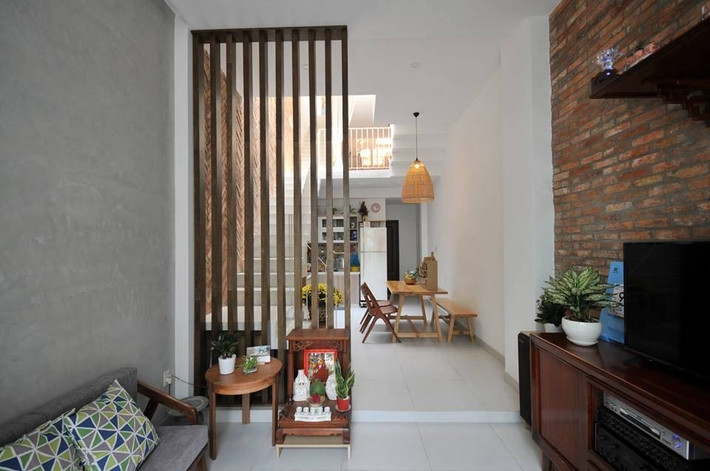 Một phòng ngủ được bố trí dưới trệt vì chủ nhà đã lớn tuổi, giúp hạn chế phải di chuyển bằng cầu thang. Ảnh: Quang Trần