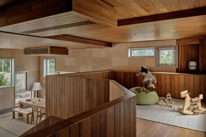 Nhà bếp được hạ thấp nửa tầng. Ảnh: Sohu